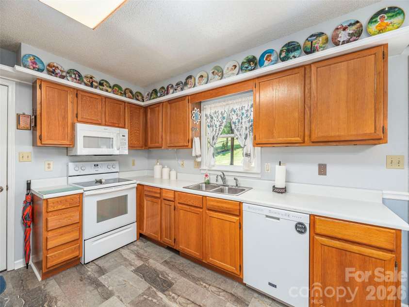 219 Hookers Gap Road, Candler, NC 28715.  MLS# CAR4397484, YatesRealty ID 35551. 