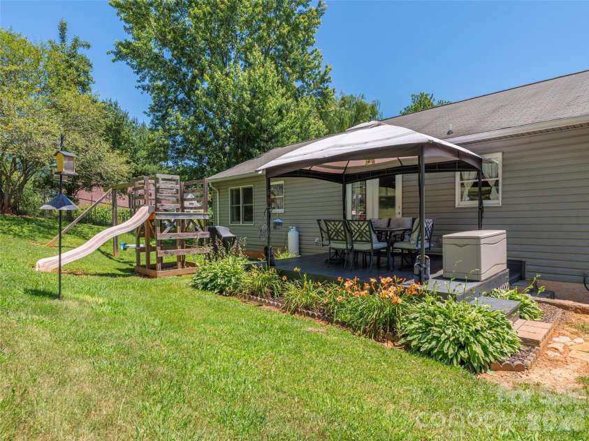 219 Hookers Gap Road, Candler, NC 28715.  MLS# CAR4397484, YatesRealty ID 35551. 