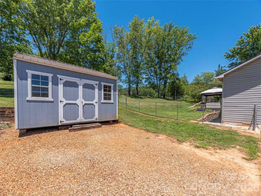 219 Hookers Gap Road, Candler, NC 28715.  MLS# CAR4397484, YatesRealty ID 35551. 