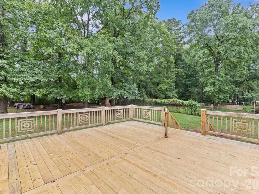 9108 Touchstone Lane, Charlotte, NC 28227.  MLS# CAR4398386, YatesRealty ID 35552. 