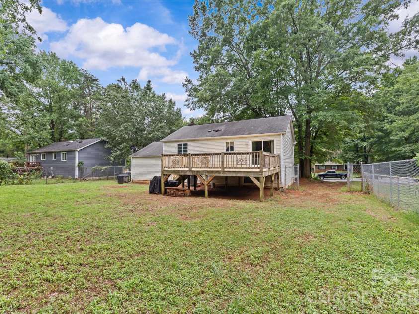 9108 Touchstone Lane, Charlotte, NC 28227.  MLS# CAR4398386, YatesRealty ID 35552. 