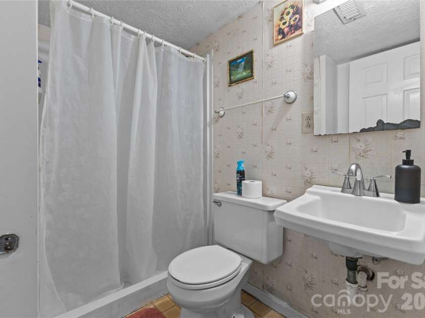 9108 Touchstone Lane, Charlotte, NC 28227.  MLS# CAR4398386, YatesRealty ID 35552. 