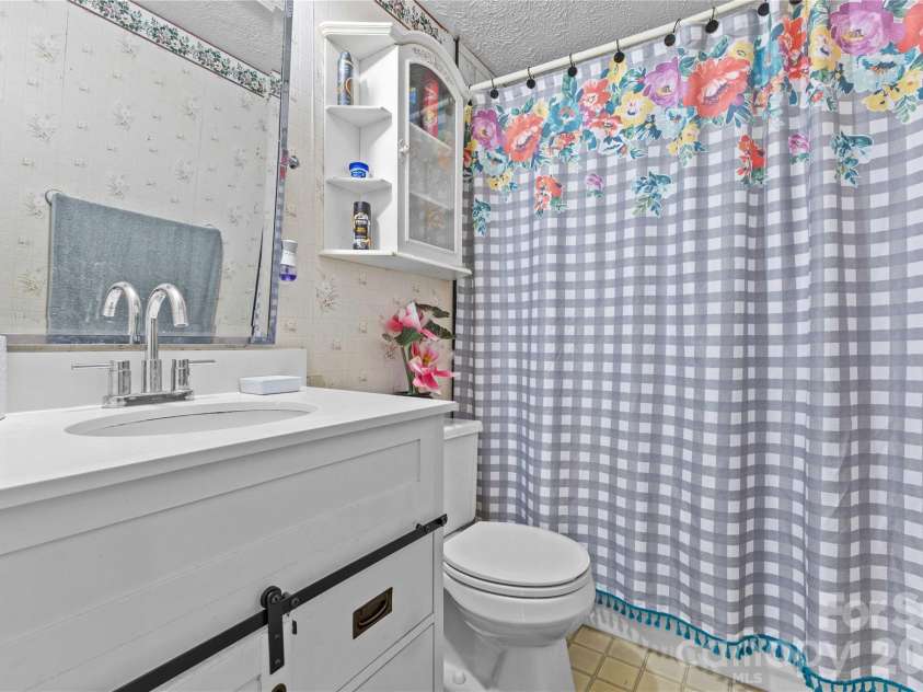 9108 Touchstone Lane, Charlotte, NC 28227.  MLS# CAR4398386, YatesRealty ID 35552. 