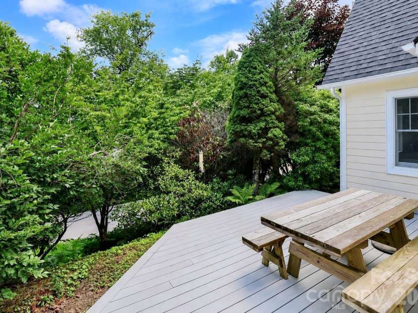 315 Green Hill Woods, Blowing Rock, NC 28605.  MLS# CAR4400512, YatesRealty ID 35555. 