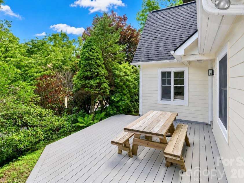 315 Green Hill Woods, Blowing Rock, NC 28605.  MLS# CAR4400512, YatesRealty ID 35555. 