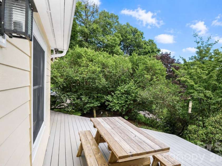 315 Green Hill Woods, Blowing Rock, NC 28605.  MLS# CAR4400512, YatesRealty ID 35555. 