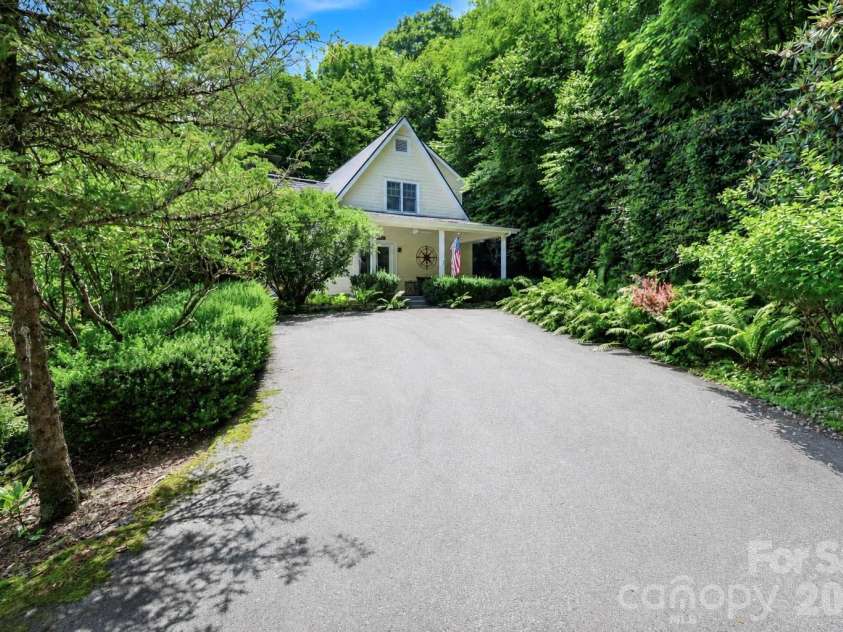 315 Green Hill Woods, Blowing Rock, NC 28605.  MLS# CAR4400512, YatesRealty ID 35555. 