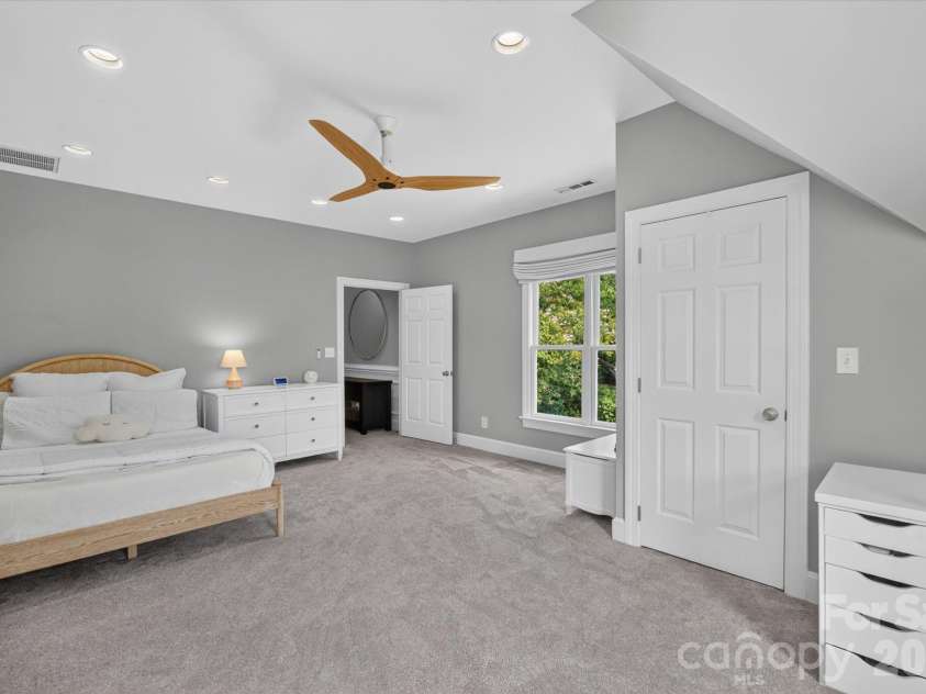 11423 Colonial Country Lane, Charlotte, NC 28277.  MLS# CAR4400807, YatesRealty ID 35556. 