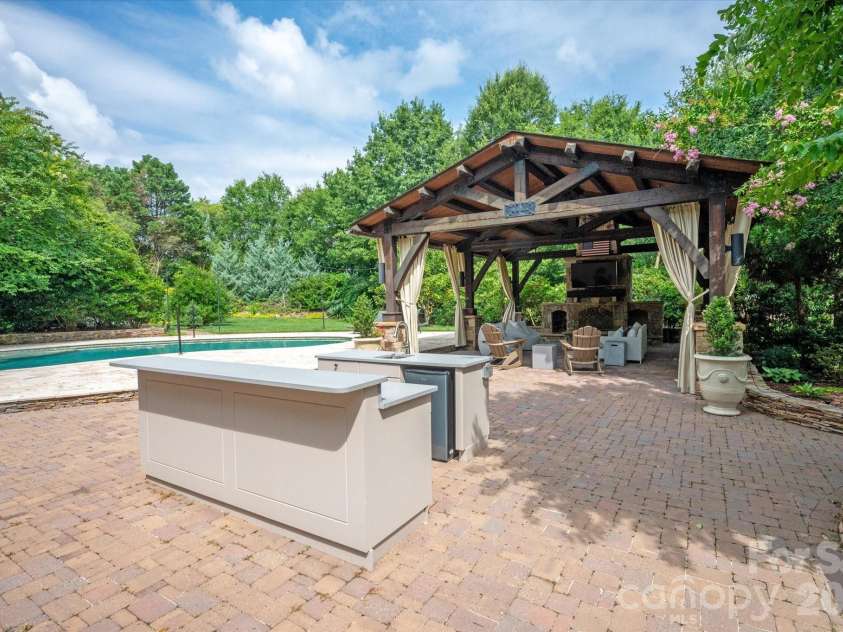 11423 Colonial Country Lane, Charlotte, NC 28277.  MLS# CAR4400807, YatesRealty ID 35556. 
