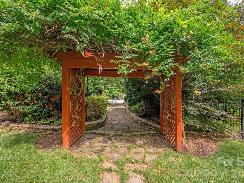 11423 Colonial Country Lane, Charlotte, NC 28277.  MLS# CAR4400807, YatesRealty ID 35556. 