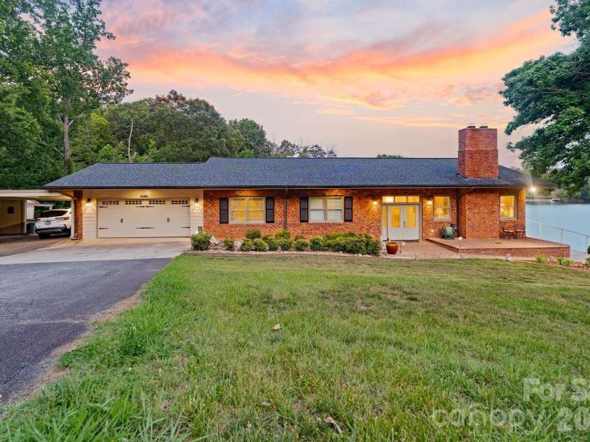 6296 Southlake Drive, Hickory, NC 28601.  MLS# CAR4400740, YatesRealty ID 35558. 