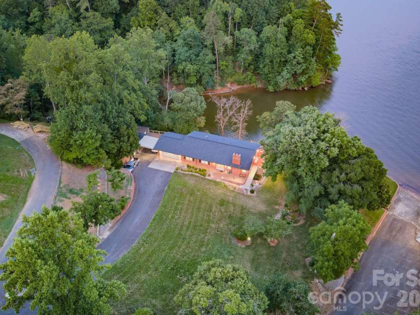 6296 Southlake Drive, Hickory, NC 28601.  MLS# CAR4400740, YatesRealty ID 35558. 