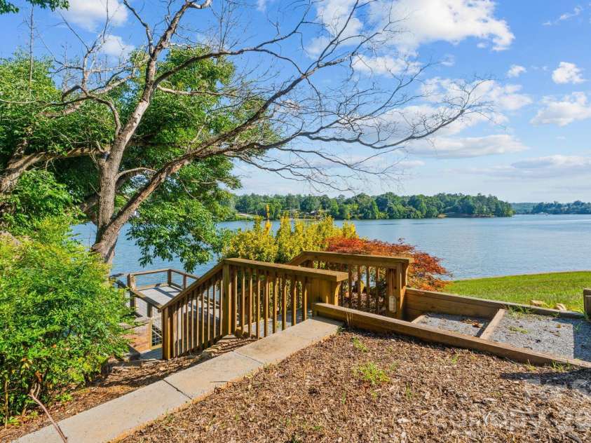6296 Southlake Drive, Hickory, NC 28601.  MLS# CAR4400740, YatesRealty ID 35558. 