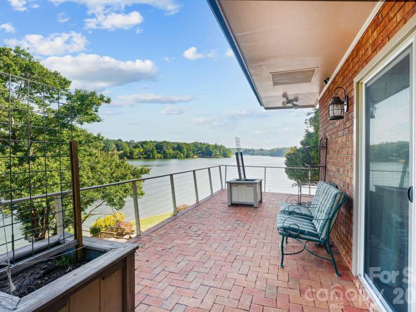 6296 Southlake Drive, Hickory, NC 28601.  MLS# CAR4400740, YatesRealty ID 35558. 