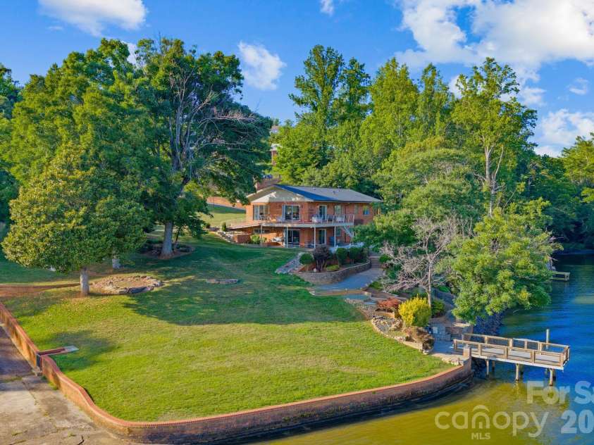6296 Southlake Drive, Hickory, NC 28601.  MLS# CAR4400740, YatesRealty ID 35558. 