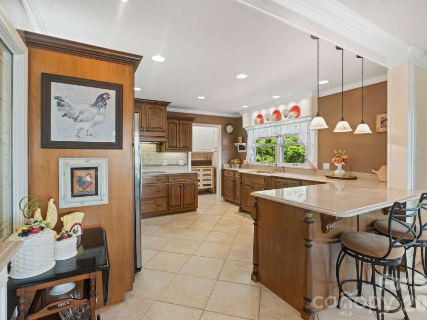 6296 Southlake Drive, Hickory, NC 28601.  MLS# CAR4400740, YatesRealty ID 35558. 