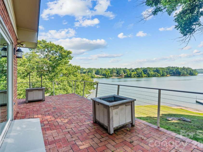 6296 Southlake Drive, Hickory, NC 28601.  MLS# CAR4400740, YatesRealty ID 35558. 