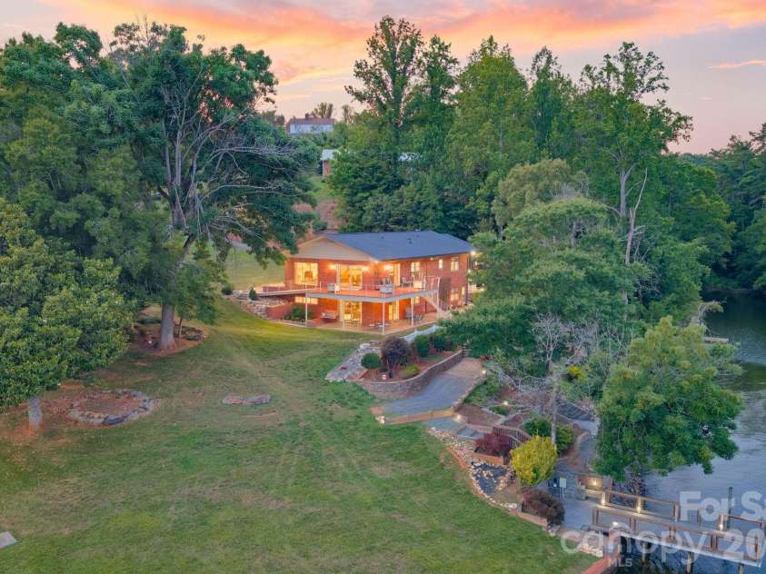 6296 Southlake Drive, Hickory, NC 28601.  MLS# CAR4400740, YatesRealty ID 35558. 