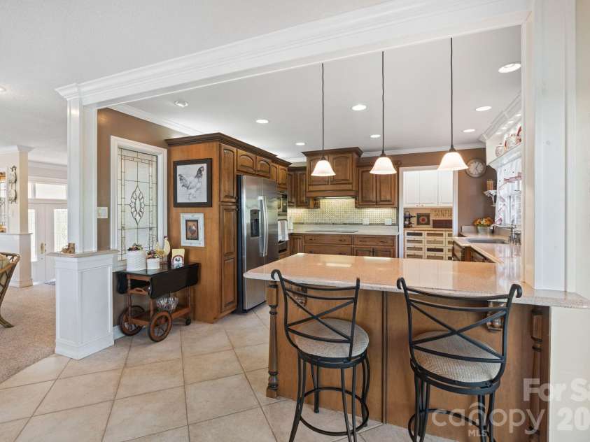 6296 Southlake Drive, Hickory, NC 28601.  MLS# CAR4400740, YatesRealty ID 35558. 