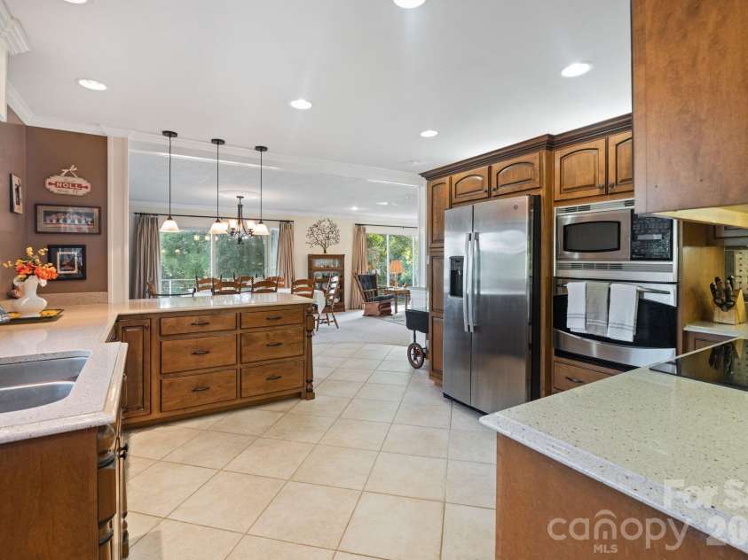 6296 Southlake Drive, Hickory, NC 28601.  MLS# CAR4400740, YatesRealty ID 35558. 