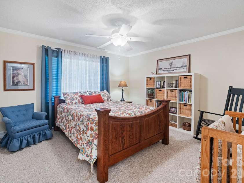 6296 Southlake Drive, Hickory, NC 28601.  MLS# CAR4400740, YatesRealty ID 35558. 