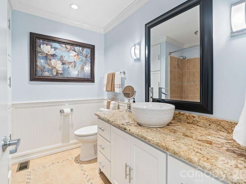 6296 Southlake Drive, Hickory, NC 28601.  MLS# CAR4400740, YatesRealty ID 35558. 