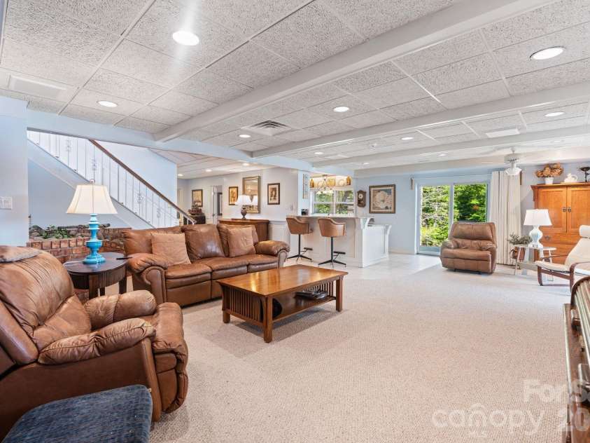 6296 Southlake Drive, Hickory, NC 28601.  MLS# CAR4400740, YatesRealty ID 35558. 