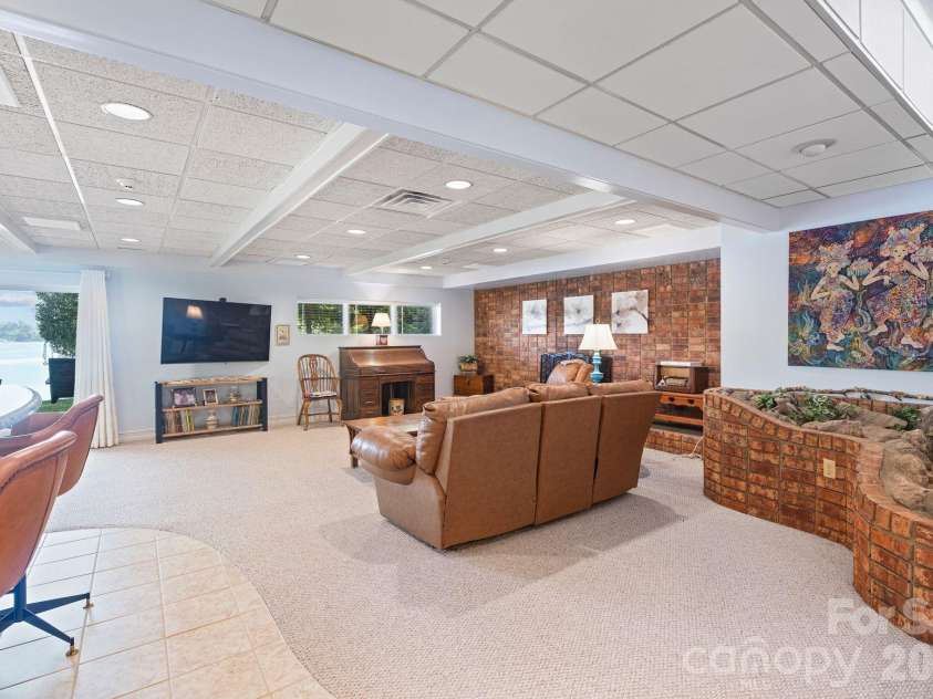 6296 Southlake Drive, Hickory, NC 28601.  MLS# CAR4400740, YatesRealty ID 35558. 