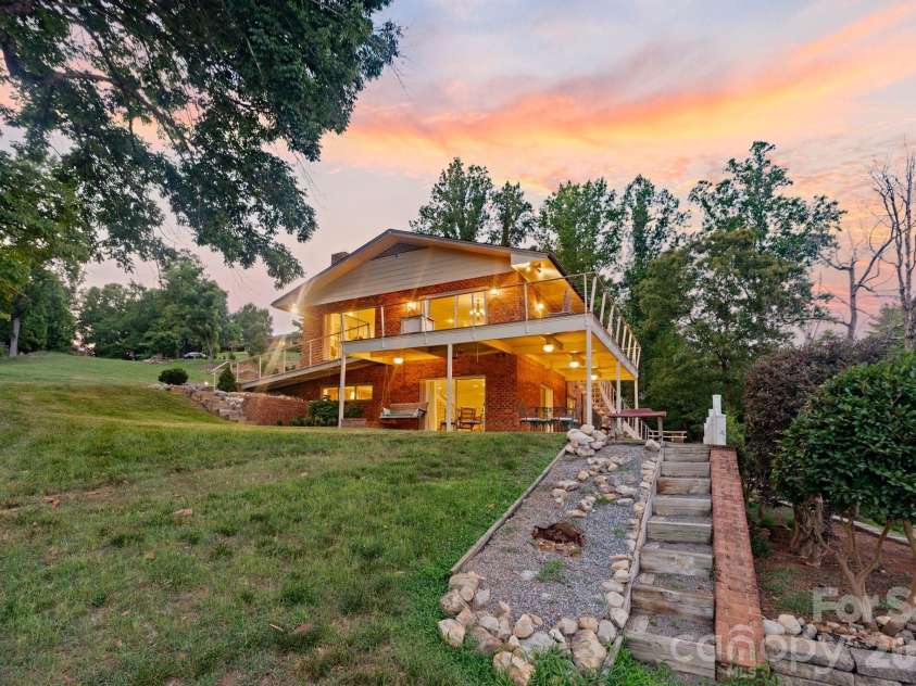 6296 Southlake Drive, Hickory, NC 28601.  MLS# CAR4400740, YatesRealty ID 35558. 
