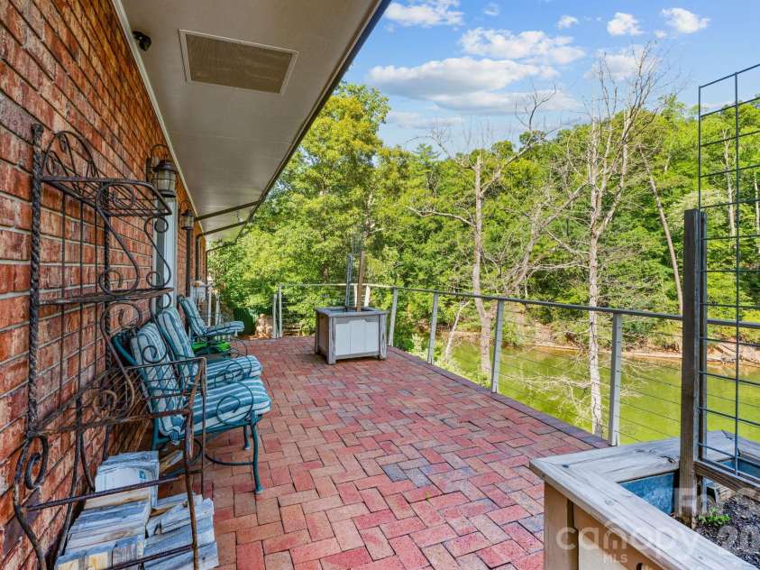 6296 Southlake Drive, Hickory, NC 28601.  MLS# CAR4400740, YatesRealty ID 35558. 