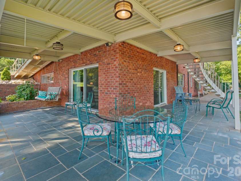 6296 Southlake Drive, Hickory, NC 28601.  MLS# CAR4400740, YatesRealty ID 35558. 