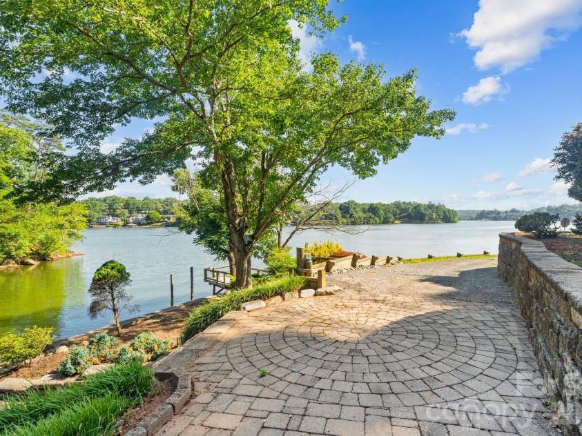 6296 Southlake Drive, Hickory, NC 28601.  MLS# CAR4400740, YatesRealty ID 35558. 