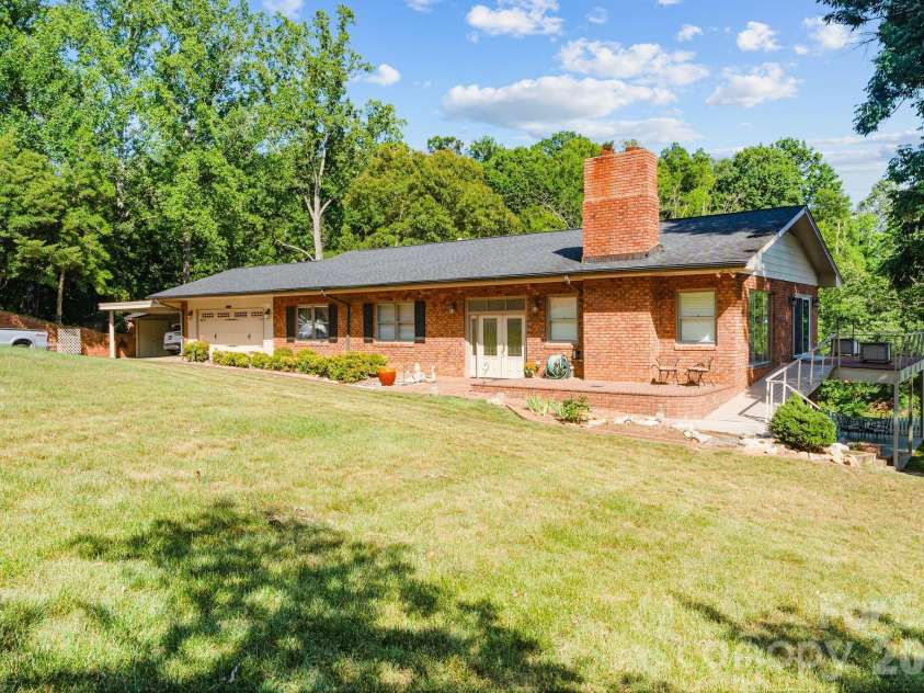 6296 Southlake Drive, Hickory, NC 28601.  MLS# CAR4400740, YatesRealty ID 35558. 