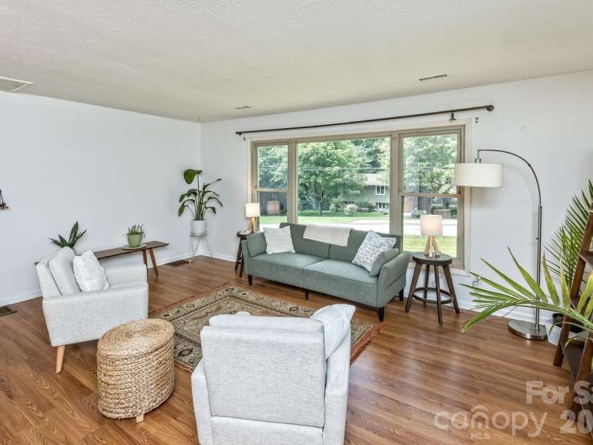 17 Rhododendron Place, Asheville, NC 28805.  MLS# CAR4399647, YatesRealty ID 35559. 