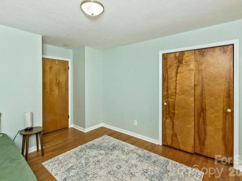 17 Rhododendron Place, Asheville, NC 28805.  MLS# CAR4399647, YatesRealty ID 35559. 