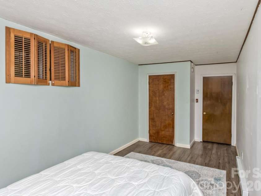 17 Rhododendron Place, Asheville, NC 28805.  MLS# CAR4399647, YatesRealty ID 35559. 