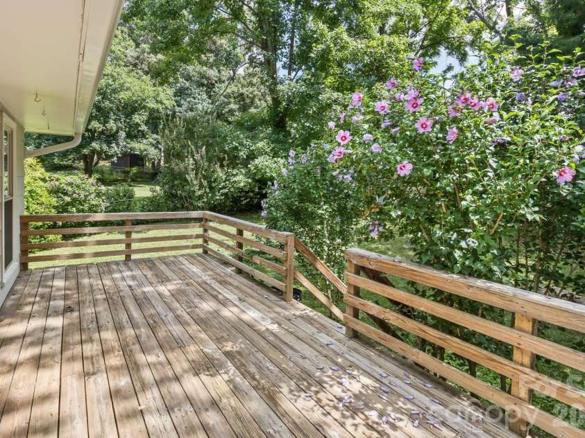 17 Rhododendron Place, Asheville, NC 28805.  MLS# CAR4399647, YatesRealty ID 35559. 