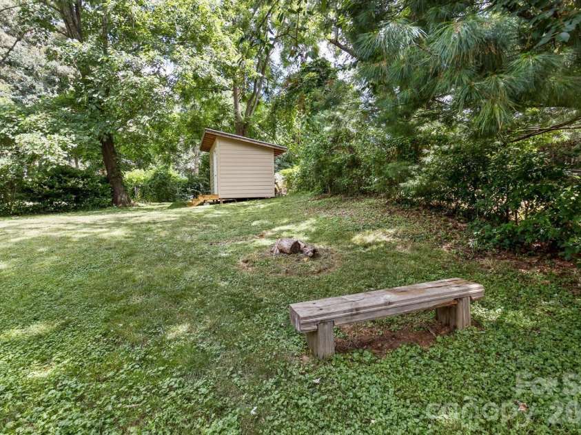 17 Rhododendron Place, Asheville, NC 28805.  MLS# CAR4399647, YatesRealty ID 35559. 