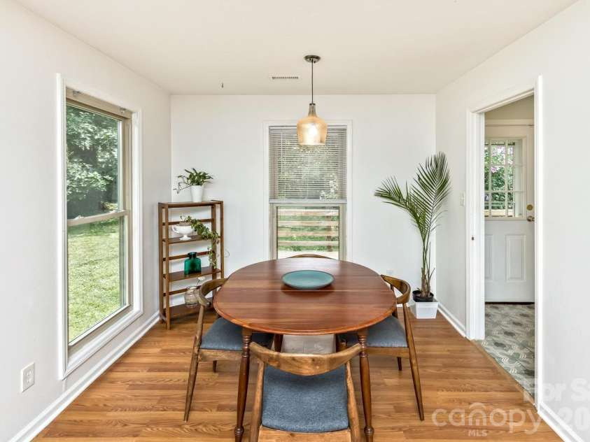 17 Rhododendron Place, Asheville, NC 28805.  MLS# CAR4399647, YatesRealty ID 35559. Dining room