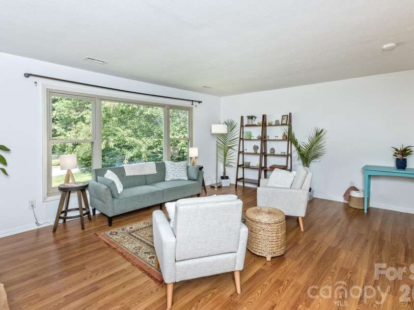 17 Rhododendron Place, Asheville, NC 28805.  MLS# CAR4399647, YatesRealty ID 35559. Large picture window