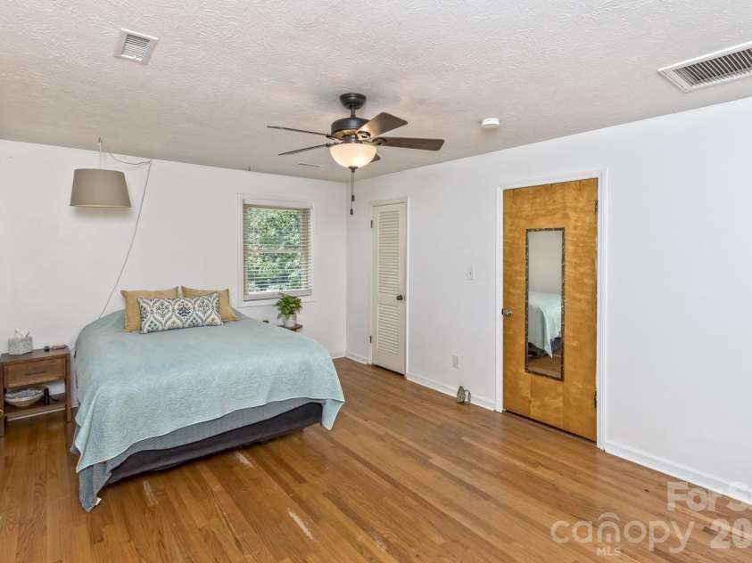 17 Rhododendron Place, Asheville, NC 28805.  MLS# CAR4399647, YatesRealty ID 35559. Primary bedroom