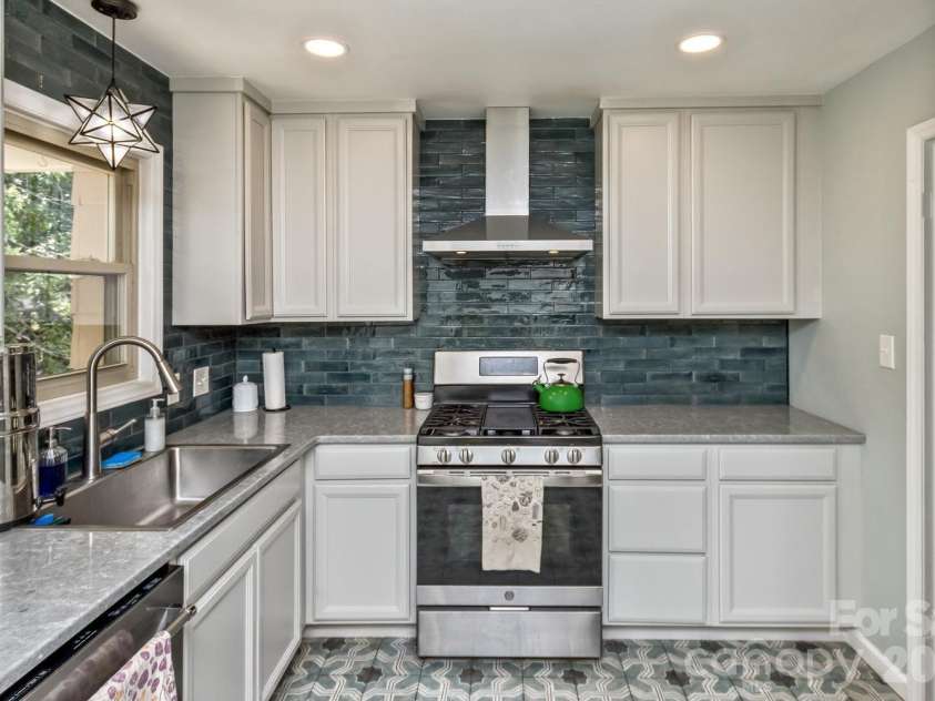 17 Rhododendron Place, Asheville, NC 28805.  MLS# CAR4399647, YatesRealty ID 35559. Renovated kitchen