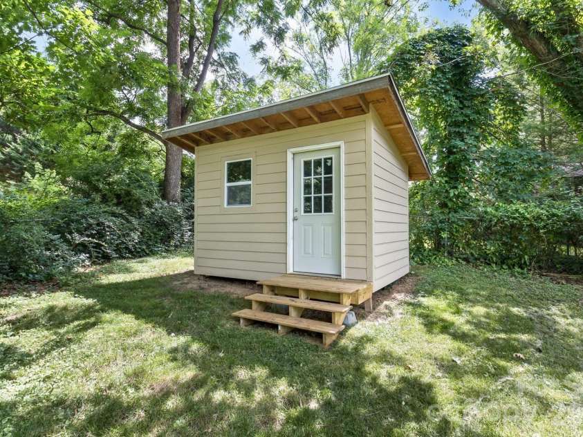 17 Rhododendron Place, Asheville, NC 28805.  MLS# CAR4399647, YatesRealty ID 35559. Storage building / flex / bonus space