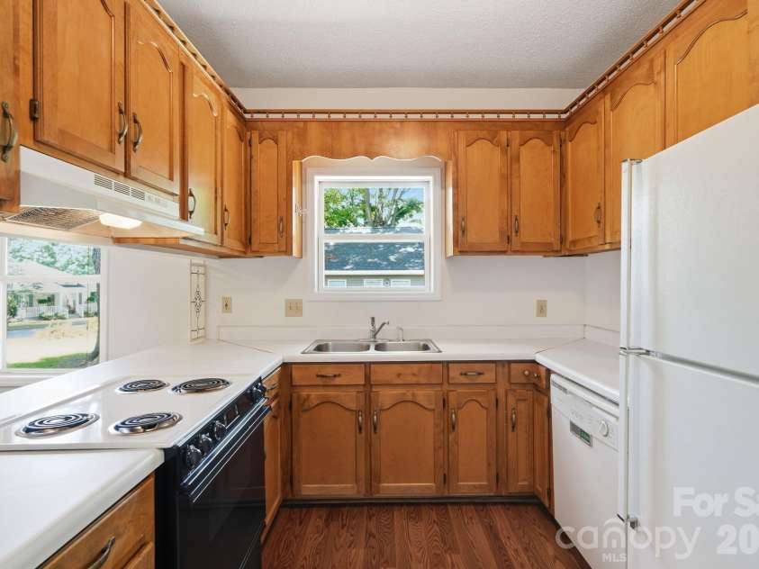 206 Sixth Street, Belmont, NC 28012.  MLS# CAR4399946, YatesRealty ID 35560. Kitchen
