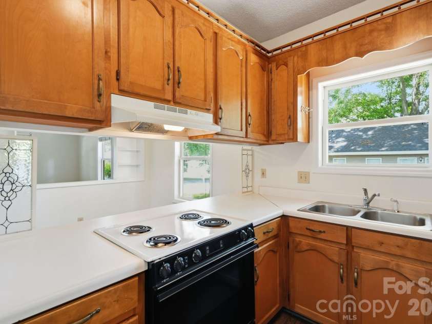 206 Sixth Street, Belmont, NC 28012.  MLS# CAR4399946, YatesRealty ID 35560. Kitchen