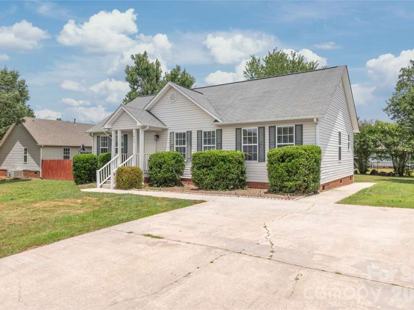 1805 Lawton Drive, Rock Hill, SC 29730.  MLS# CAR4394249, YatesRealty ID 35565. 