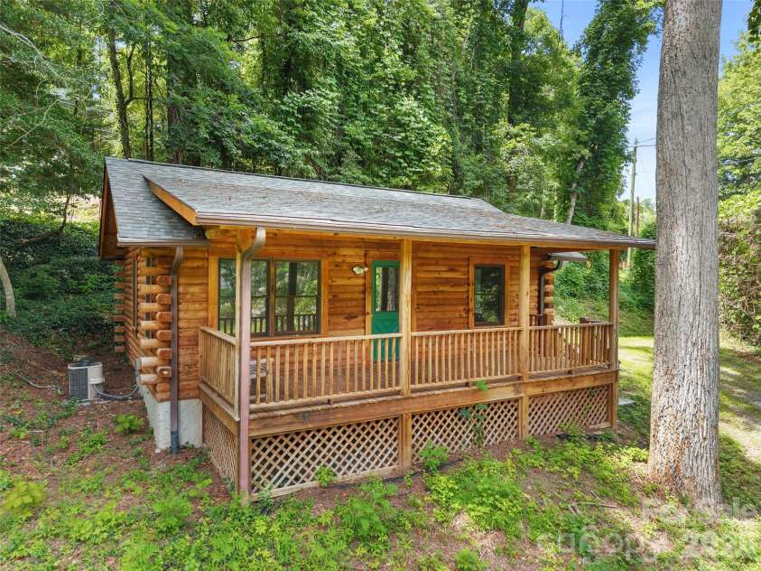 549 Henderson Street, Saluda, NC 28773.  MLS# CAR4396571, YatesRealty ID 35566. 