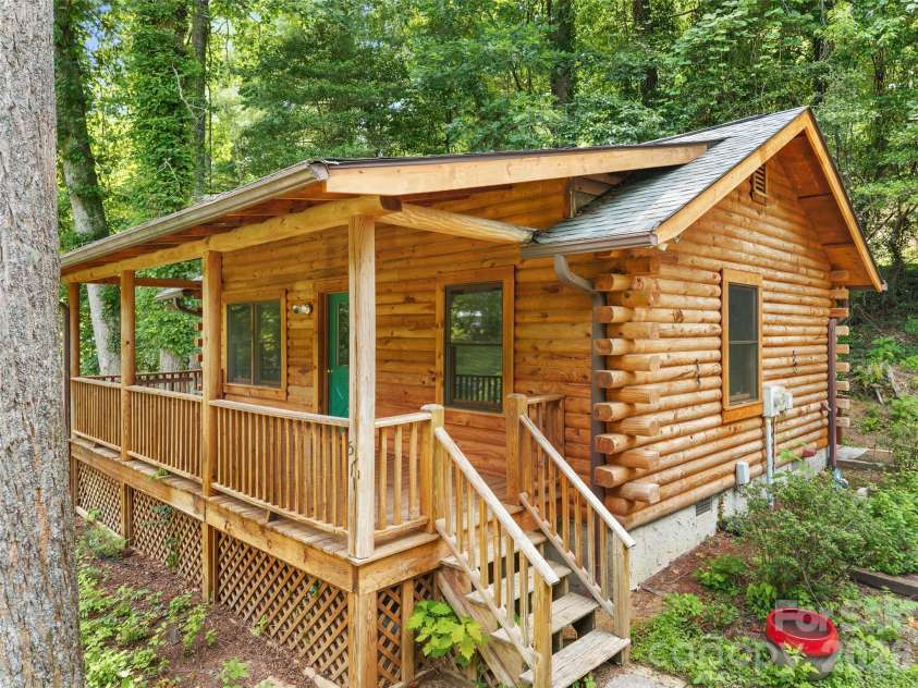 549 Henderson Street, Saluda, NC 28773.  MLS# CAR4396571, YatesRealty ID 35566. 