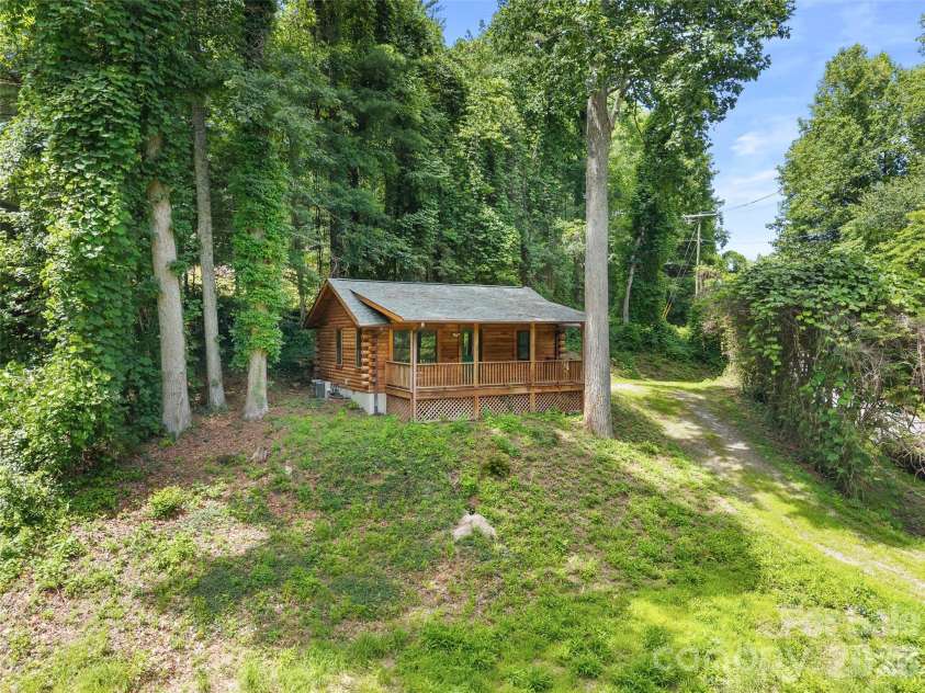 549 Henderson Street, Saluda, NC 28773.  MLS# CAR4396571, YatesRealty ID 35566. 
