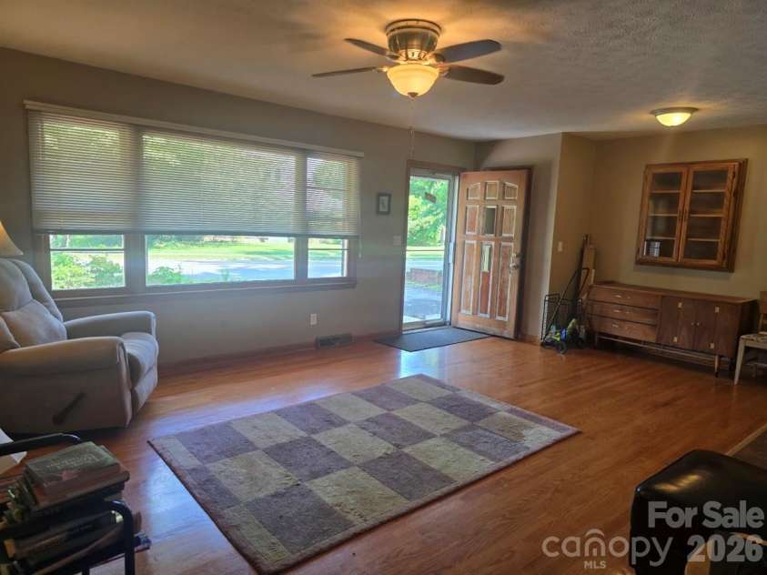 629 Willow Road, Hendersonville, NC 28739.  MLS# CAR4396898, YatesRealty ID 35569. 